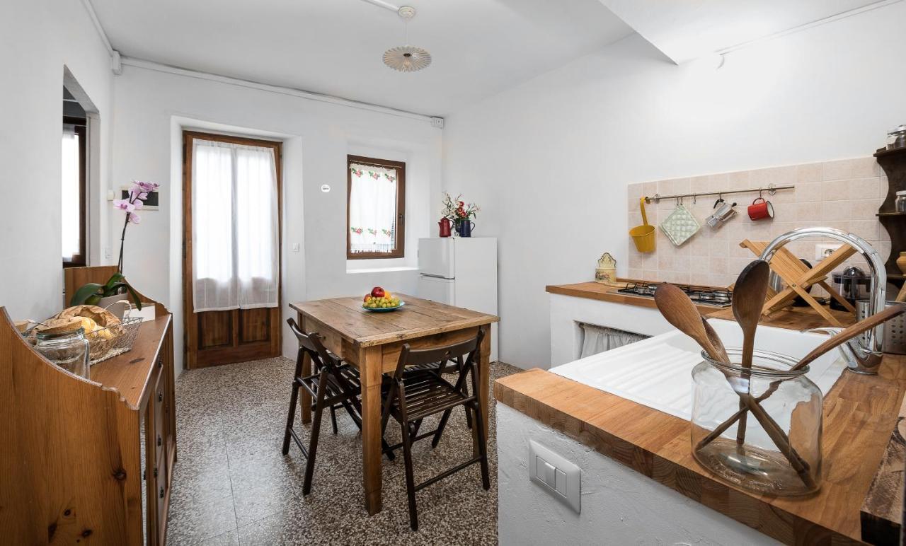 Al Vicolo Del Gallo Appartamento Varallo Exterior foto