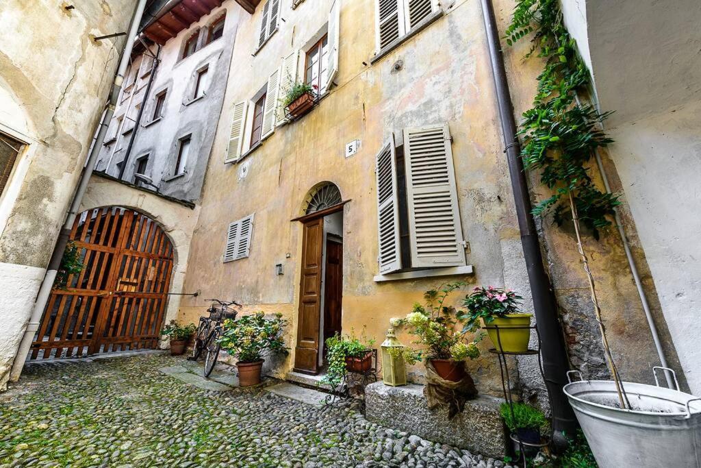Al Vicolo Del Gallo Appartamento Varallo Exterior foto